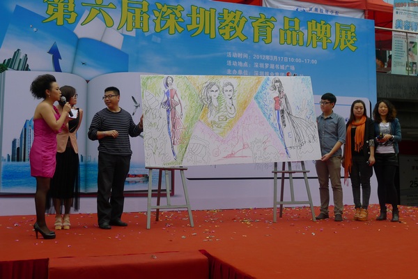 香港服装学院曹亚箭副院长带领高研班学员现场表演服装画